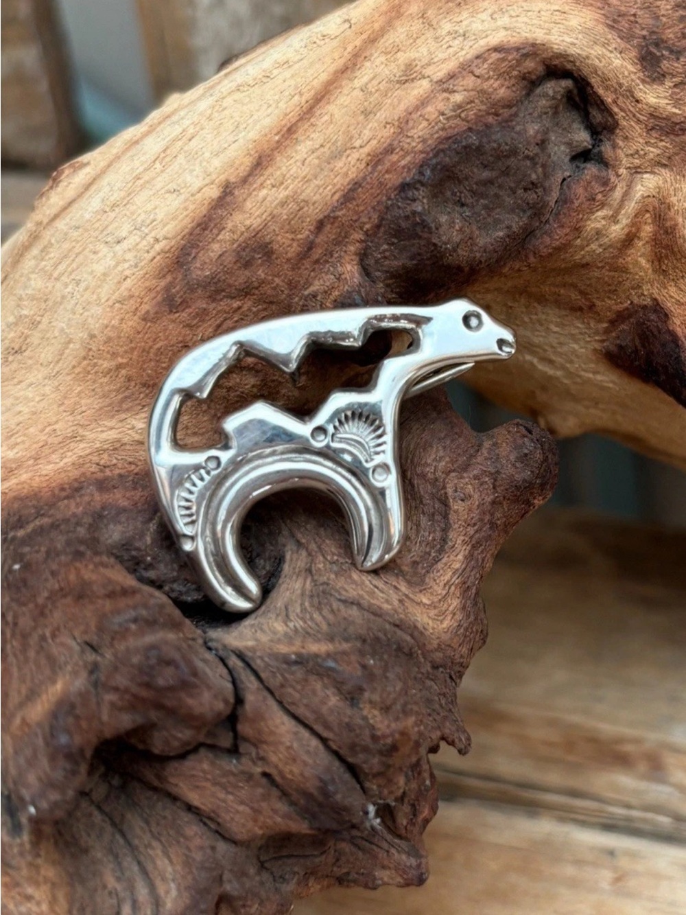 VTG. DESIGNER RICHARD LINDSAY ZUNI BEAR STERLING SILVER BROOCH PIN PENDANT 925.